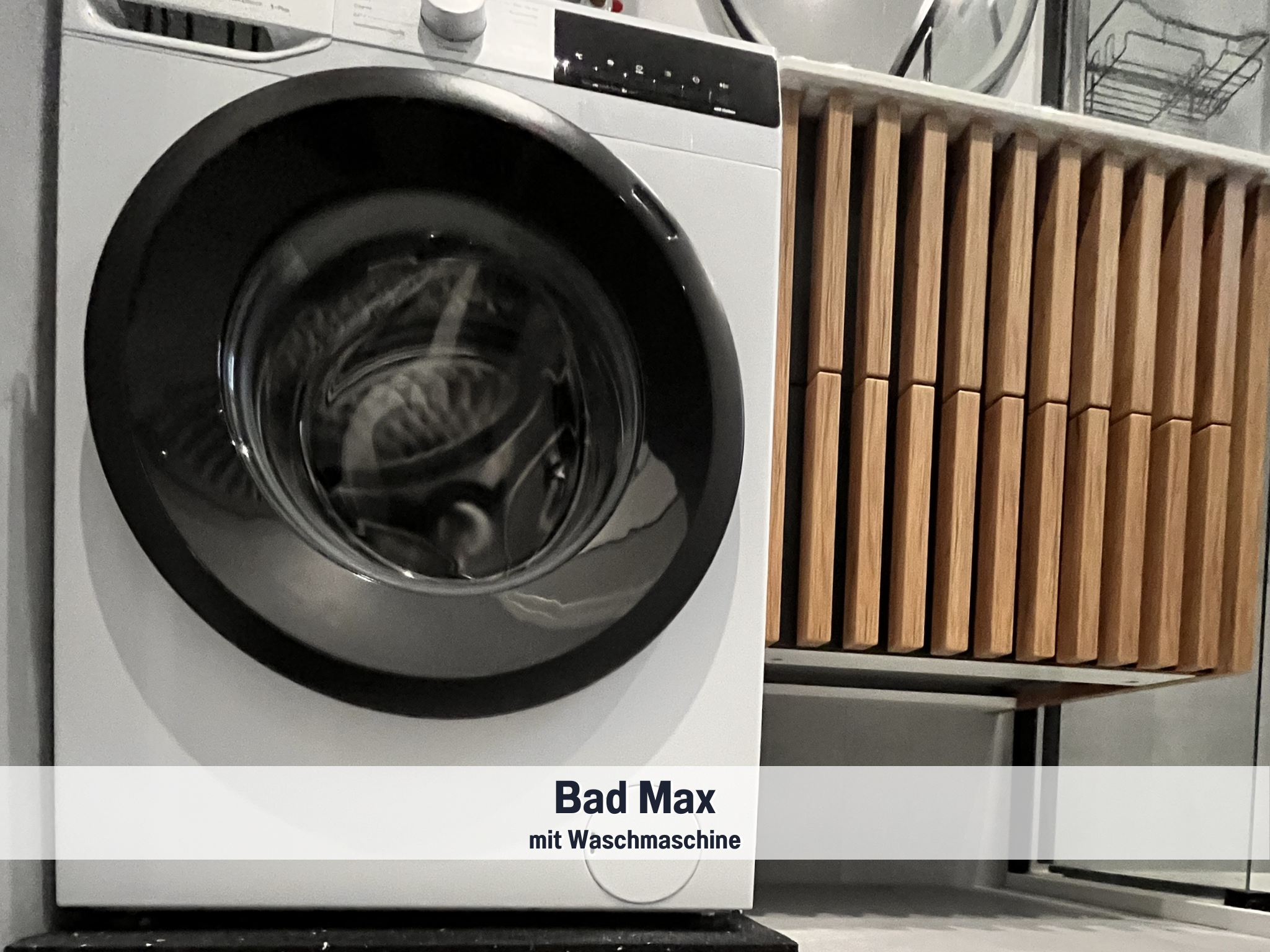 Waschmaschine im Bad des Tiny House Max – ideal für längere Aufenthalte und komfortables Reisen im Wohlfühlparadies.